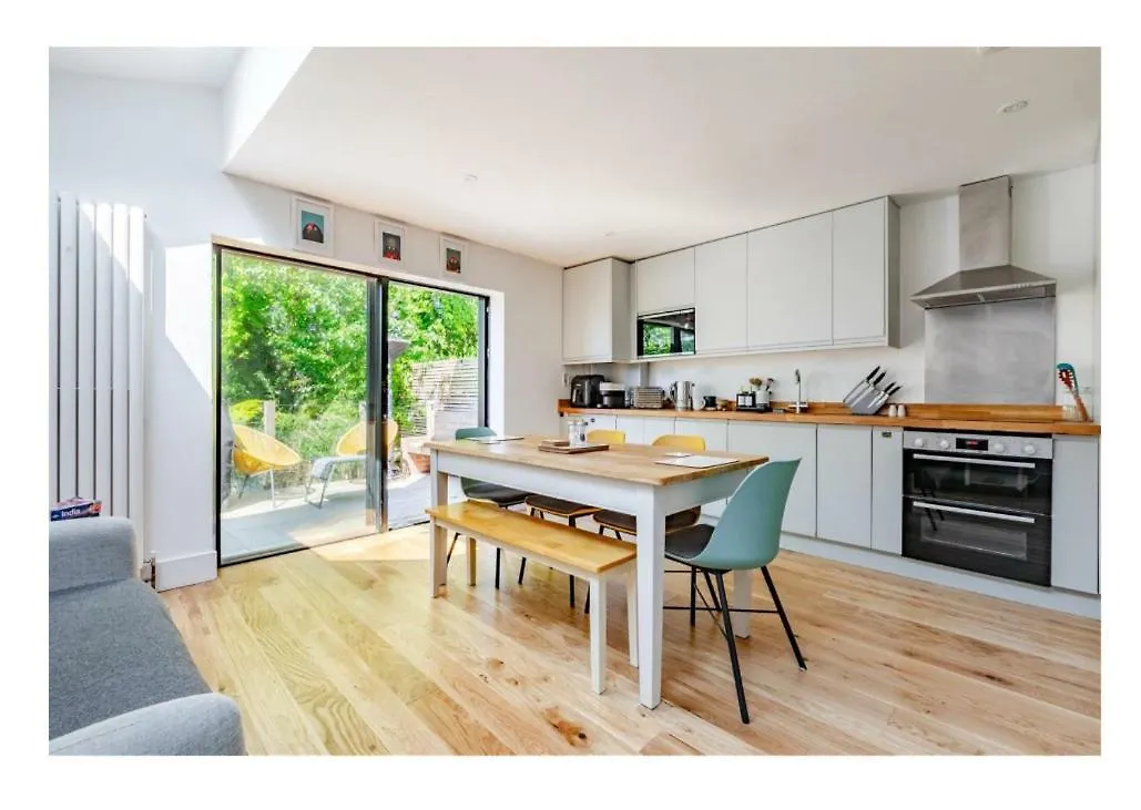 Tatil Evi Stylish Brighton Haven, Sleeps 1 To 7, Free Parking Villa Birleşik Krallık