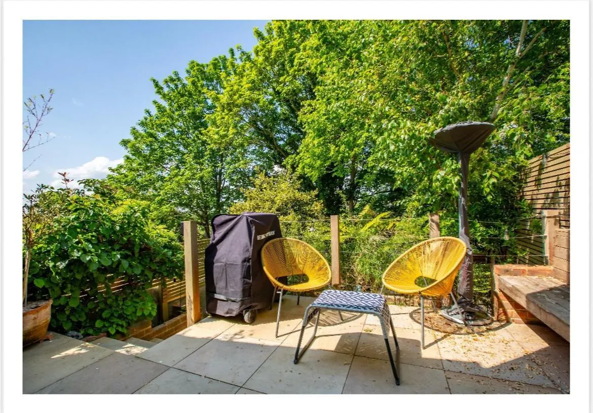 Stylish Brighton Haven, Sleeps 1 To 7, Free Parking Villa Tatil Evi